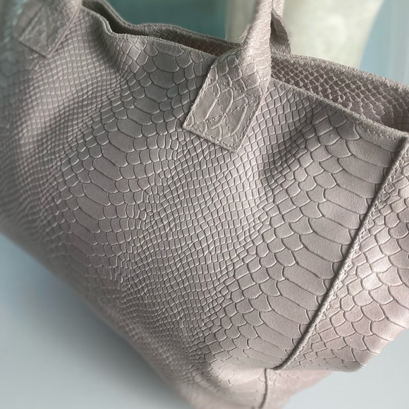 Faux Snakeskin Leather Adjustable Tote - Picture 3 of 13